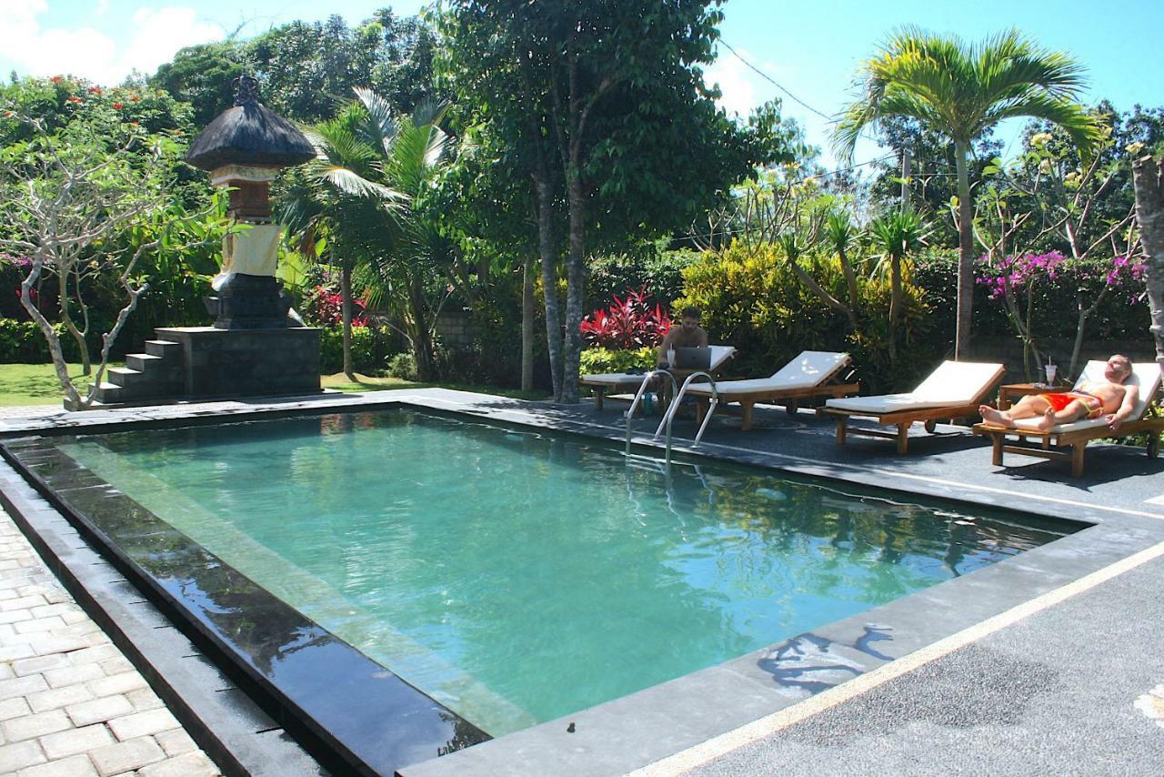 Uluwatu Made Guesthouse Exterior photo